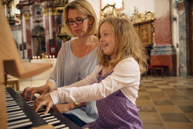 Klavier &amp; Orgel mit Judith Velisek