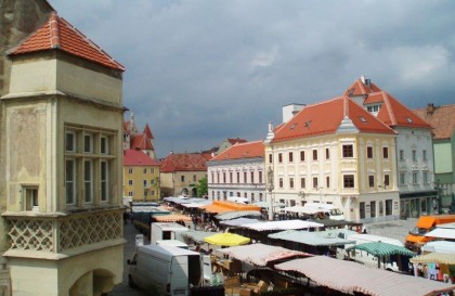 Jahrmarkt-Stände am Hauptplatz