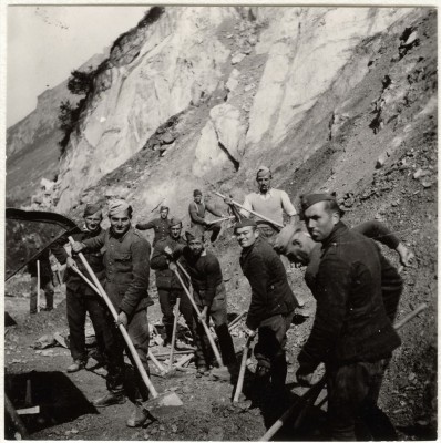 Zwangsarbeit im Steinbruch
